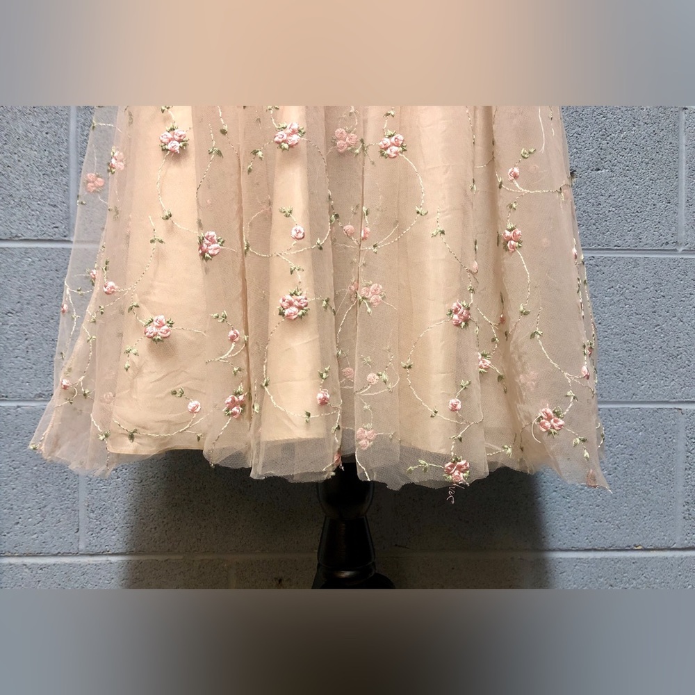 Elegant soft pink Floral Embroidered Wedding Dress - Picture 5 of 15